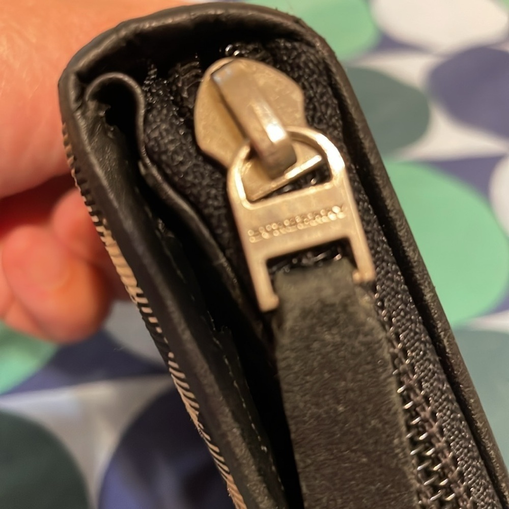 Burberry Beige and Black Plaid Zippy Wallet - Picture 12 of 12